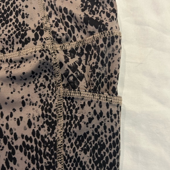 Snakeskin Print Leggings - Picture 2 of 4